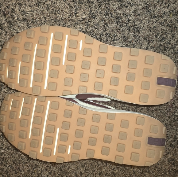 Nike Waffle One SE Sneaker in Coconut Milk/Maroon/Sail - Picture 4 of 5